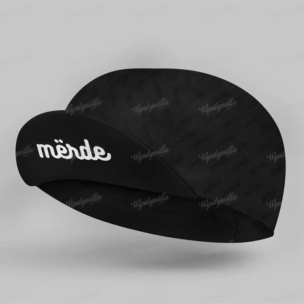 Ciclista con maschera a pieno facciale punk 