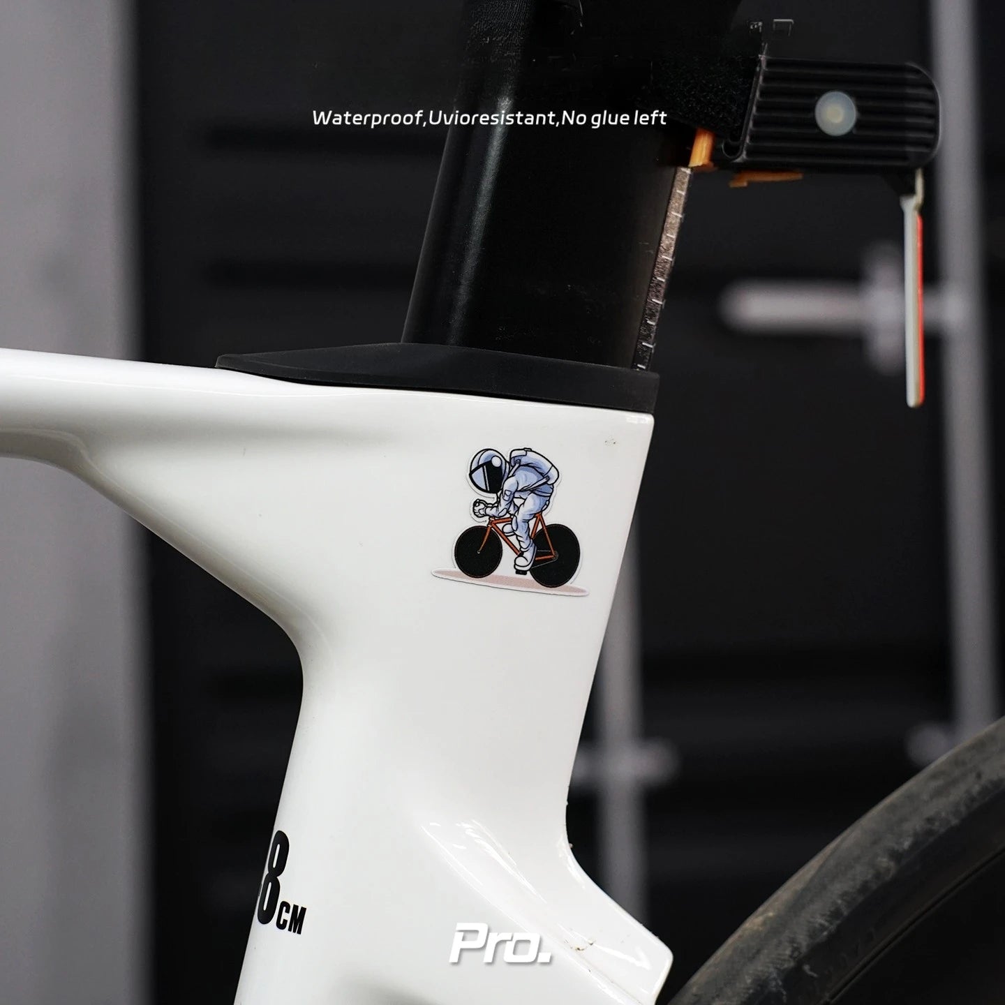 Calcomanía de vinilo astronauta ciclista